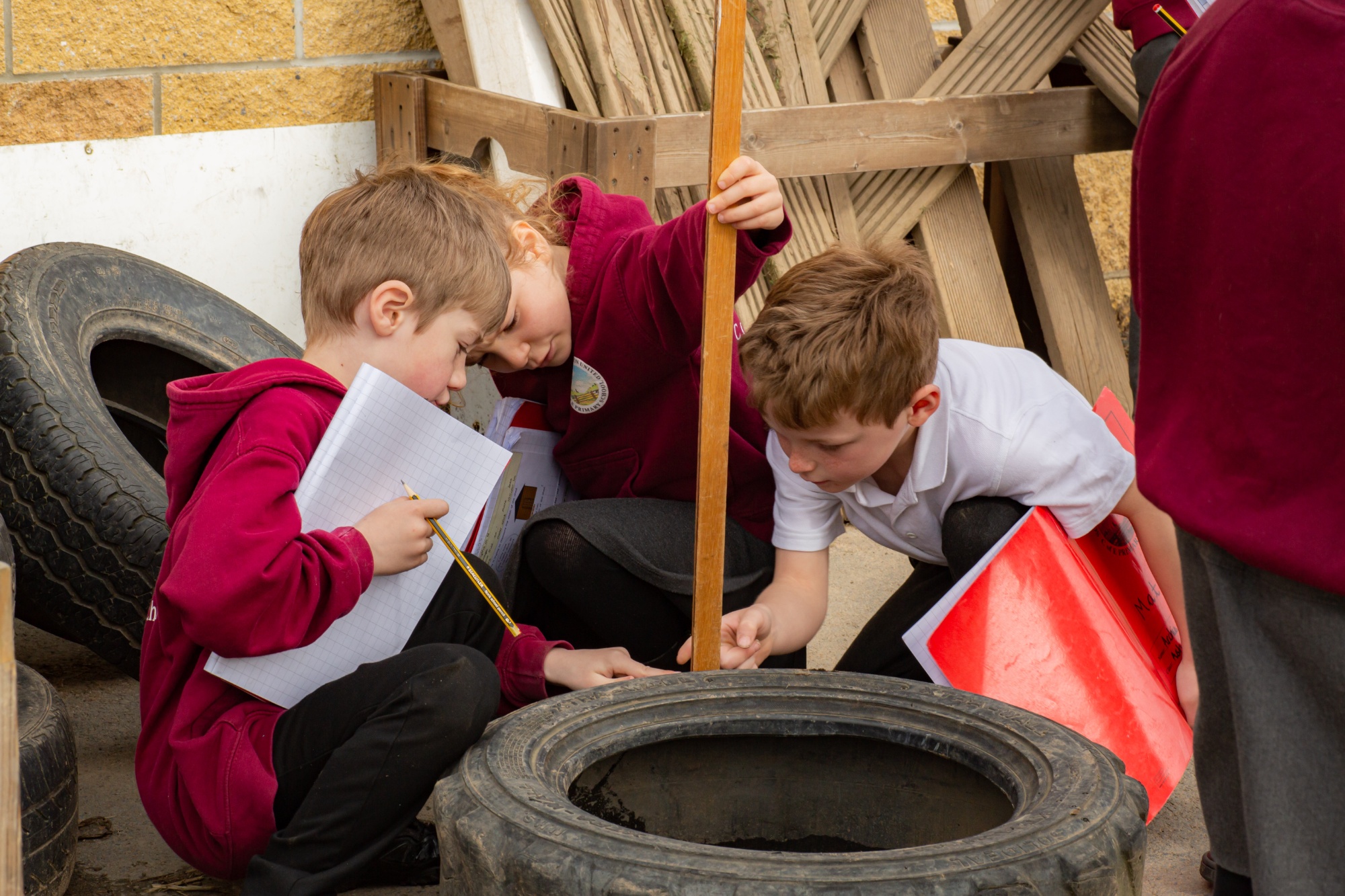 children measuring